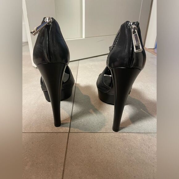 2 ITEM BUNDLE - Gucci Oversized Sunglasses - Gucci Stiletto Heels - Black - 7.5 - Picture 1 of 14